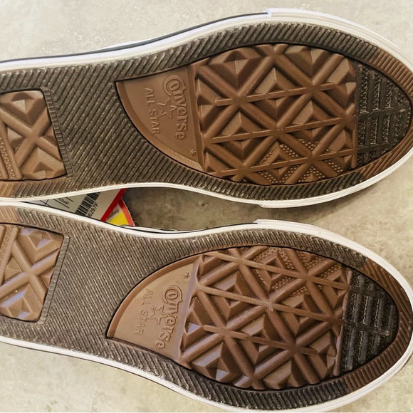 SOLD💥Convers Girls Sneaker - Picture 9 of 10